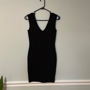 Mini black dress. Low v-cut. Forever 21 brand